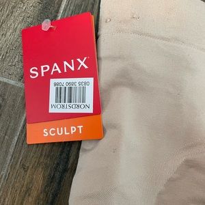 BRAND NEW, NEVER WORN. SPANX Womens OnCore Mid-Thigh Short